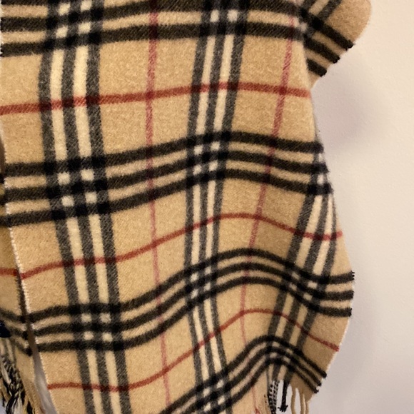 BURBERRY London 💯 % cashmere scarf - Picture 4 of 7
